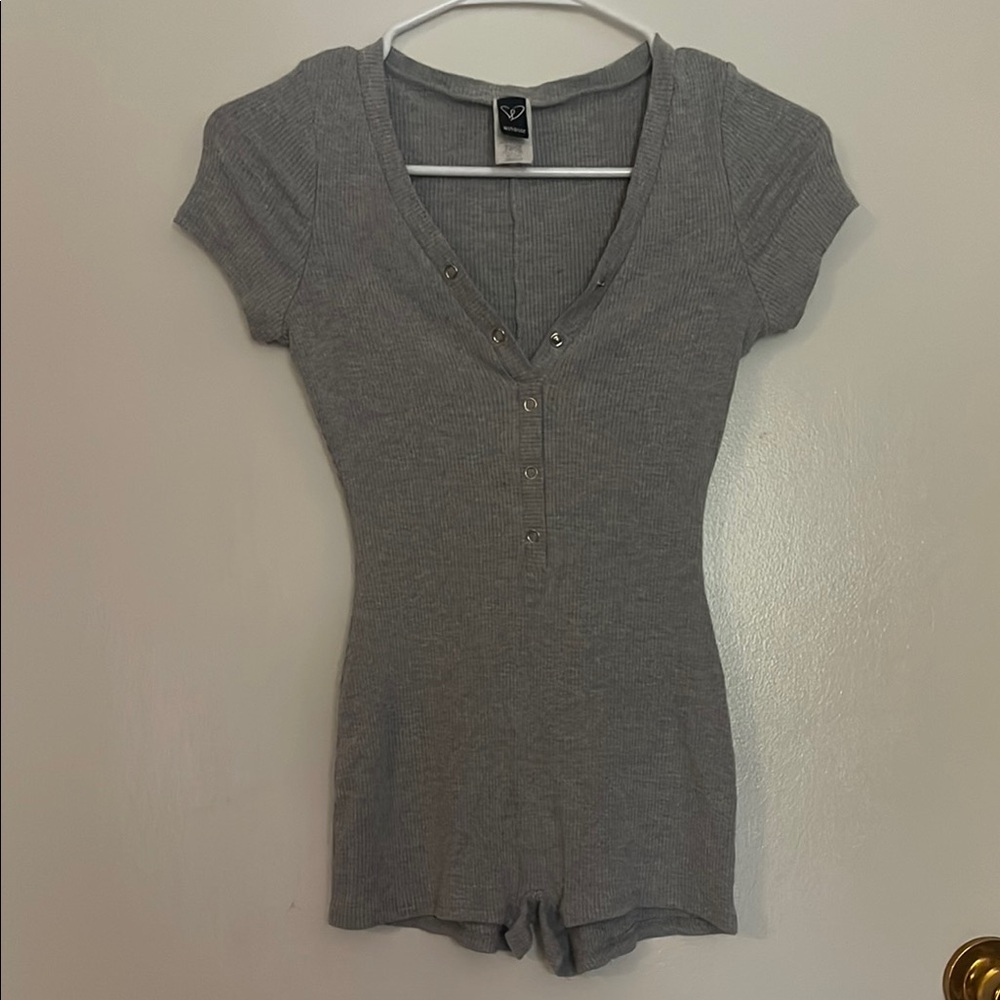 Windsor Gray Cap Sleeve Fitted Romper